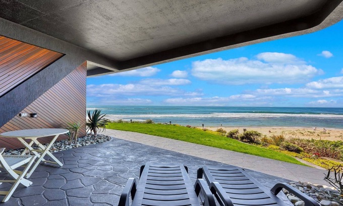 Blue Bay Appartement | AL MARE STARFISH | Beachfront, WIFI | Accom Holidays