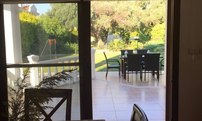 Tokoglu Villa | Alaçatı manoir avec grand jardin sous les oliviers