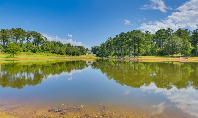 Eutaw Maison | Alabama Retreat w/ Private Pond, Deck & Pool Table