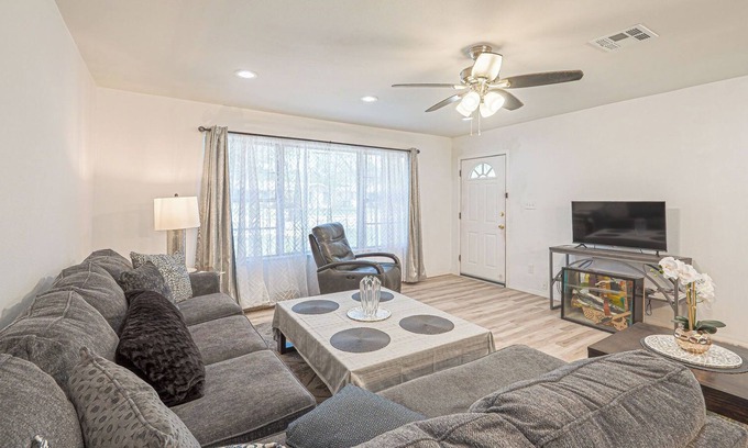Shearer Hills - Ridgeview Maison | ALAMO CITY HOMESTYLE BEAUTY GREAT CENTRAL LOCATION, KIDDOS, & FURRY PET FRIENDLY