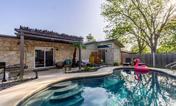 North San Antonio - SAT Maison | Alamo City Oasis, private pool and close to all the sights