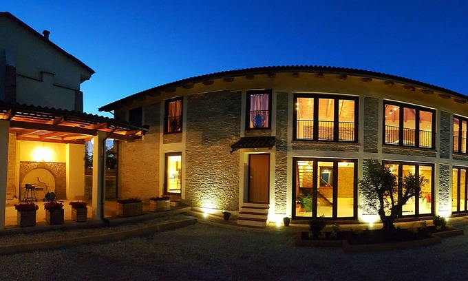 Mango Villa | ALBA LANGHE UNESCO MANGO VILLA COMPLÈTE LE CHEMIN DE VACANCES VENTE MAISON WIFI GRATUIT