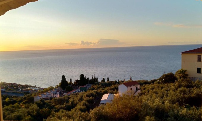 Cipressa Appartement | Albachiara home - vista mare