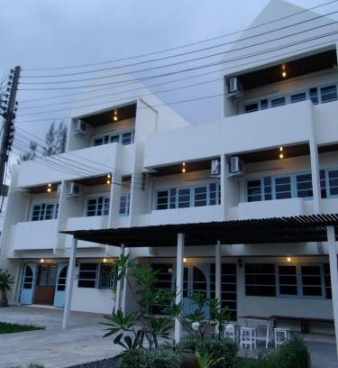 Saphli Maison | Albatross Guesthouse @ Thungwualaen Beach