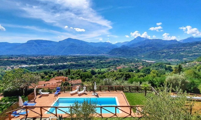 Mologno Villa | Piscine privée, vue imprenable, restaurant à pied, près de Barga.