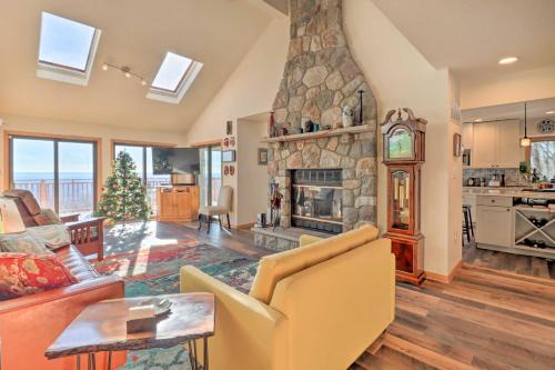 Jonas Maison | Albrightsville Home Deck and Panoramic Valley View!