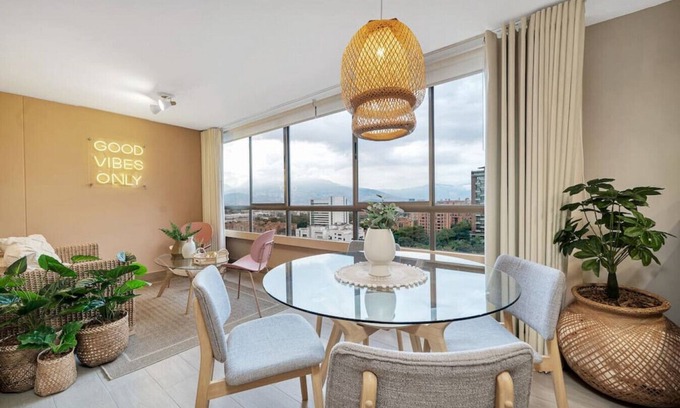 La Aguacatala Appartement | Alcazar 1103 · Luxe Apt in Oviedo w/ city view, 1AC by HOUSY HOST