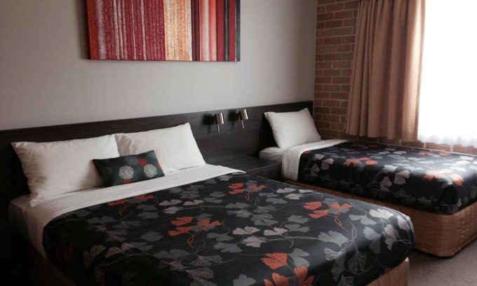 Vineyard Hôtel | Alexander The Great Motel