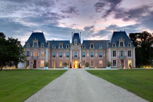 Mazieres-en-Gatine Hôtel | Alexandra Palace - La Maison Younan