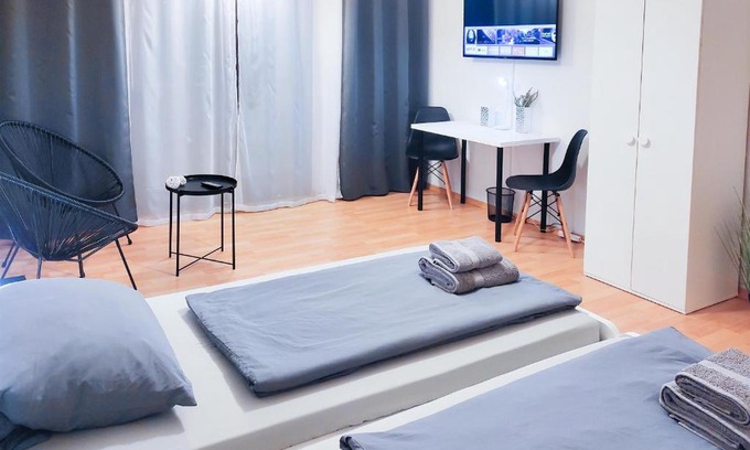 Neue Vorstadt Appartement | ALFA Apartment Stuttgart Mitte 2 Zimmer City-Lage Berliner Platz Balkon Netflix Küche WM l 2BR 5 Beds 6 People l Fully equipped Kitchen & Bathroom