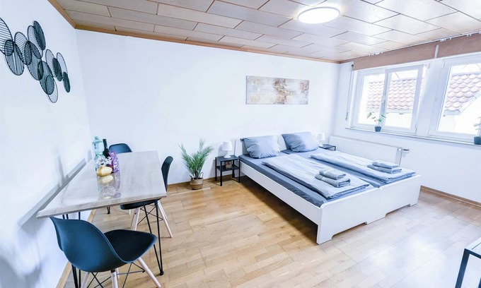 Stuttgart Appartement | ALFA Stuttgart 3BR 6people Bosch/Porsche INET WIFI