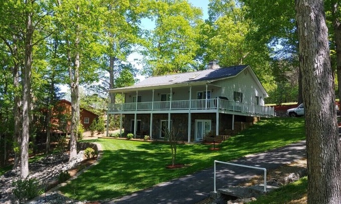 Moneta Maison | Alfords Getaway 2 Master Suites, 2 Kayaks dans une profonde crique !!