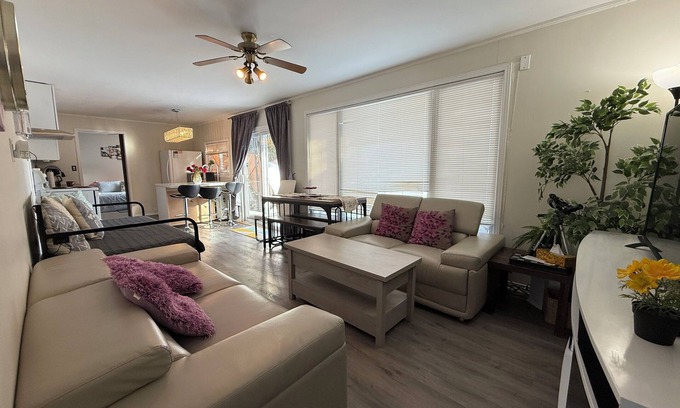 Wilberforce Maison | Algonquin S Lakeview 3BR H-Tub W-Stove Sandy Beach, Algonquin S Lakeview 3BR H-Tub W-Stove Sandy Bea