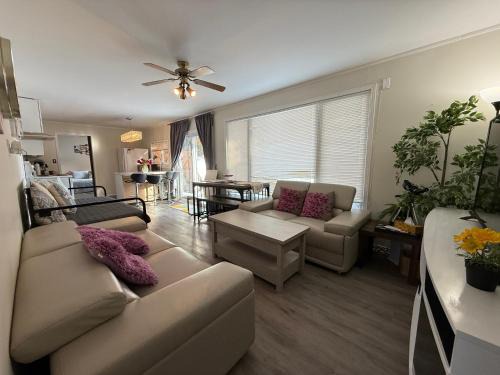 Highlands East Appartement | Algonquin S Lakeview 3BR H-Tub W-Stove Sandy Beach