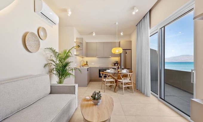 Drapanias Appartement | Alia Apartment right in front of the sea