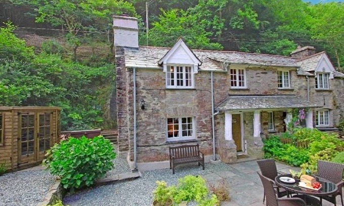 Looe Cottage | Alice's Cottage, se dresse dans la magnifique vallée boisée à Watergate