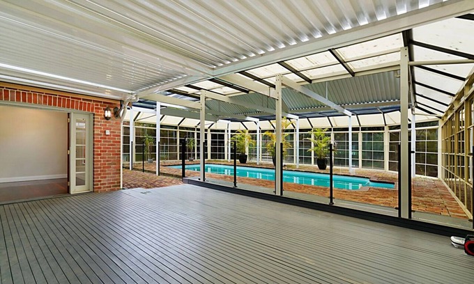 Speers Point Maison | Alices Lake House, Speers Point, vue sur l'eau du lac Macquarie et piscine intérieure,