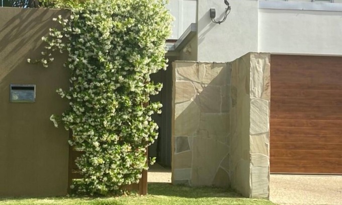 Moffat Beach Maison | Alkadema @ Moffat with separate self contained Boudoir, just 400m from the beach