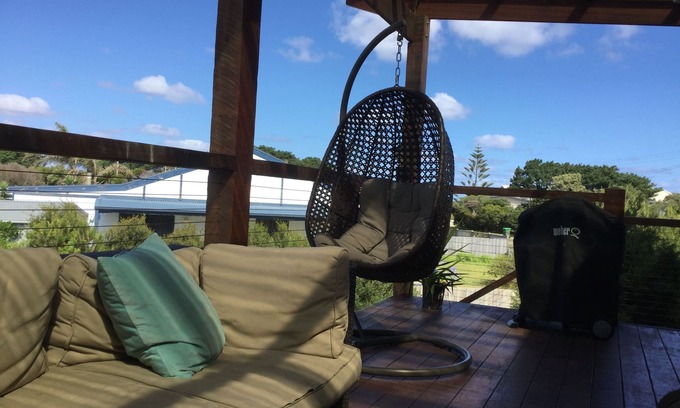 Surf Beach Maison | "All Day Long" Beach House. 300m to the beach. Great outlook.