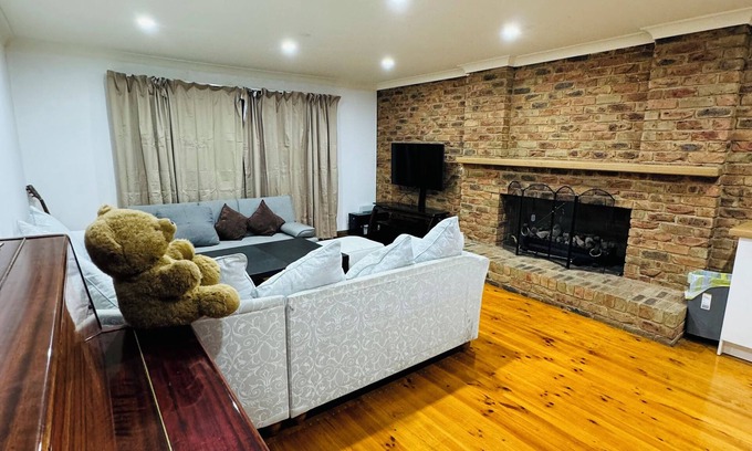 Mill Park Maison | All Ensuite Bedrooms for Ultimate Comfort-Mill Park