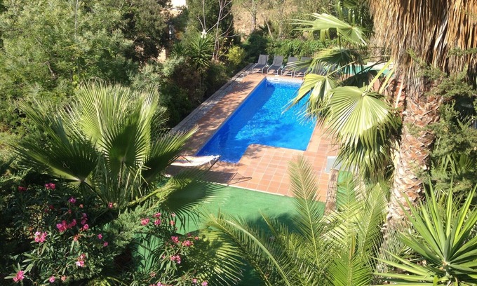 El Mas Mora Villa | Villa avec vue, grand jardin et piscine privée. Disponible à la location toute l'année.