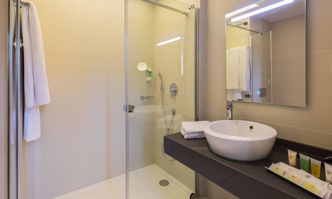 San Antonio Bay Station Balnéaire | All-Inclusive Deluxe Master Suite, 2 Bedrooms, Roof Terrace at Sirenis Club Aura