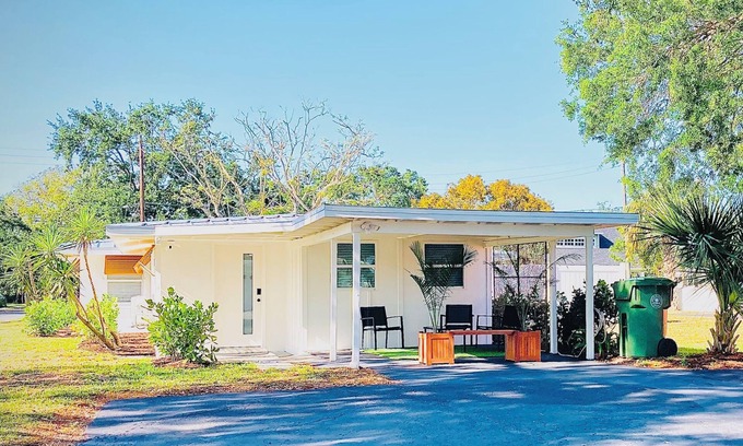 River District Copropriété | All NEW 1-bedroom condo located in the stunning Riverview area of Bradenton