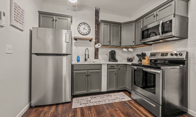 Wallingford Center Appartement | All new 1BR apartment with all the features you are looking for