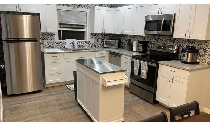 DeLand Maison | All New Deland Den 4BR, pool, blocks fr Stetson & Downtown