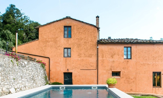 Simignano Villa | Salle Villa, piscine, bain à remous, une connexion wi-fi, Sienne