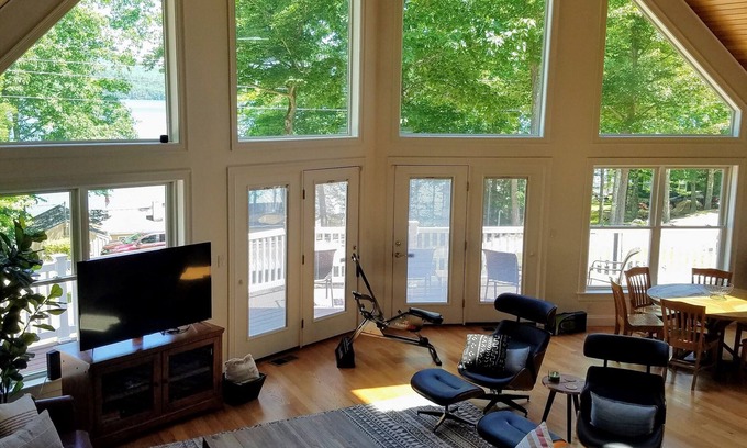 New Durham Maison | All season retreat waterfront chalet