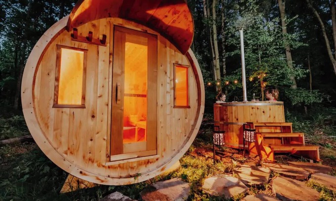 Langton Cabine | Tiny Home in Forest with Sauna and Hot Tub
