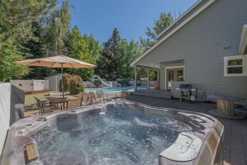 Leavenworth Maison | All Seasons Getaway by NW Comfy Cabins