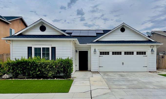 Raisin Maison | All The Comforts Of Home - Safe & Quiet Neighborhood - 2 Car Garage