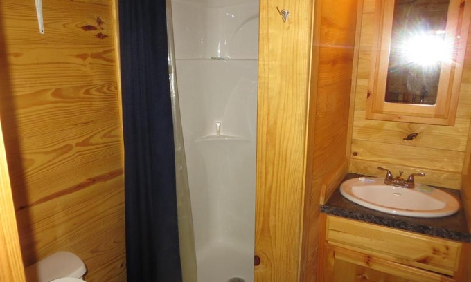 Stockdale Cabine | All Tucked Inn Cabins