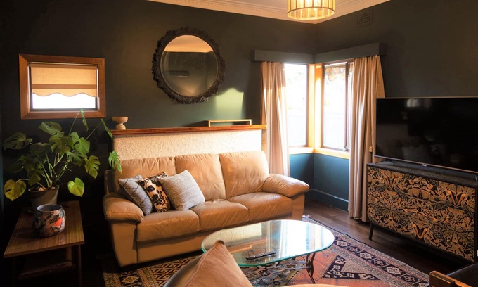 Ballarat East Maison | Allawa- Central & Cosy Ballarat Art Deco (800m to CBD)