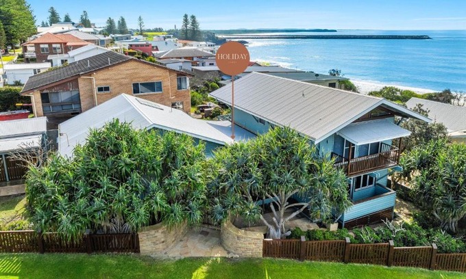 Yamba Maison | Allawah Cottage - Most Popular Beach House