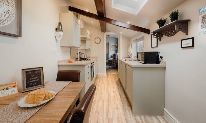 Markham Moor Appartement | Allerton Apartment - a 1 bedroom apartment that sleeps 3 - 5 guests