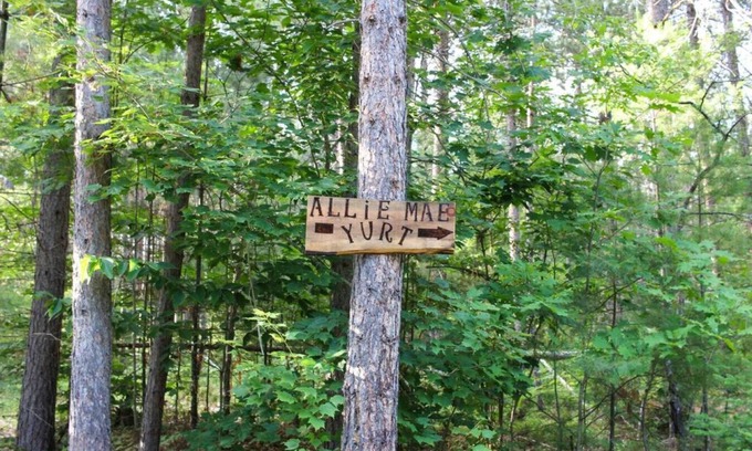 Brownfield Location De VR | Allie Mae Yurt nestled in the woods