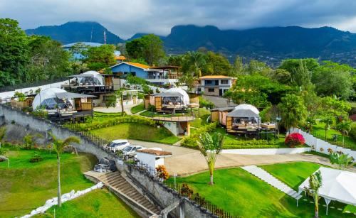Escazu Autre | Alma Glamping