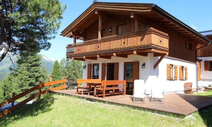 Hochkrimml Chalet De Ski | Almhaus Louise - in the middle of the Zillertal Arena ski area - coziness & comfort