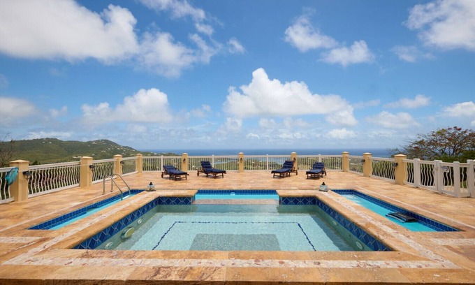 Sion Farm Appartement | Almost Heaven: Elegant 5 Bed Villa