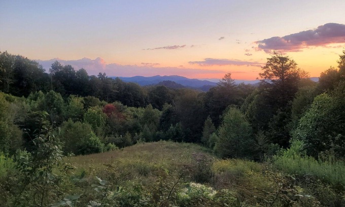 Creston Maison | Almost Heaven - Quiet Mountain Home