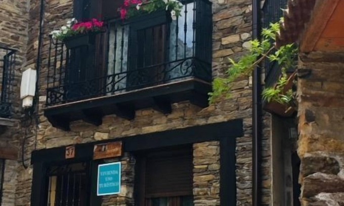 Montejo de la Sierra Cottage | Le Gîte Au Four Amaranto