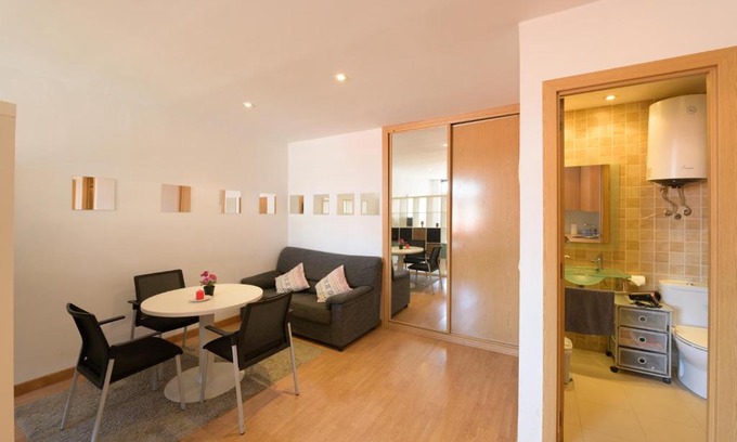 Adelfas Appartement | Alojamiento entero cerca Wizin center