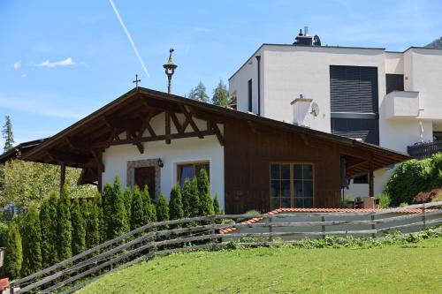 Arzl im Piztal Appartement | Alpenchalet Eiter