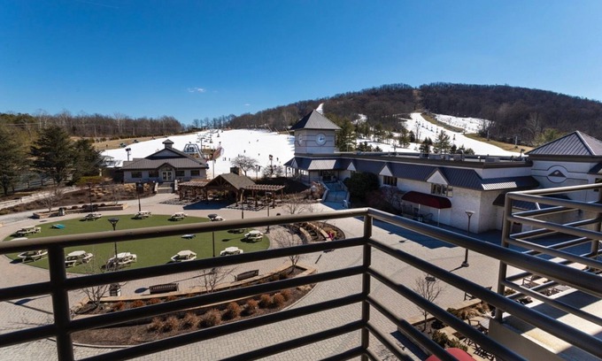 Fairfield Cabine | Alpine Dbl Mountain View | Balcony + Ski Access