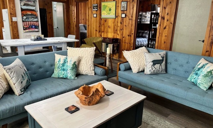 Alpine Cabine | Alpine Dog Friendly Cabin!
