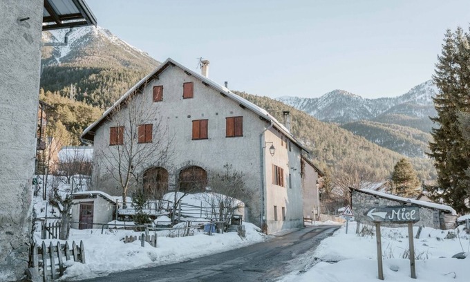 Montgenevre Appartement | Alpine duplex apartment for 9 people