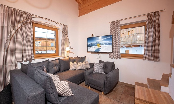 Hochkrimml Maison | Alpine hut with breathtaking mountain views and proximity to the lift in the Zil